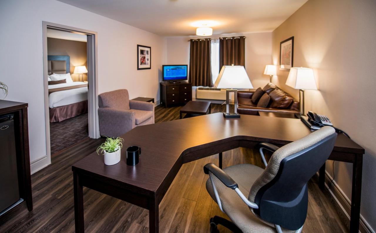 Best Western Plus Moncton Hotel Bagian luar foto