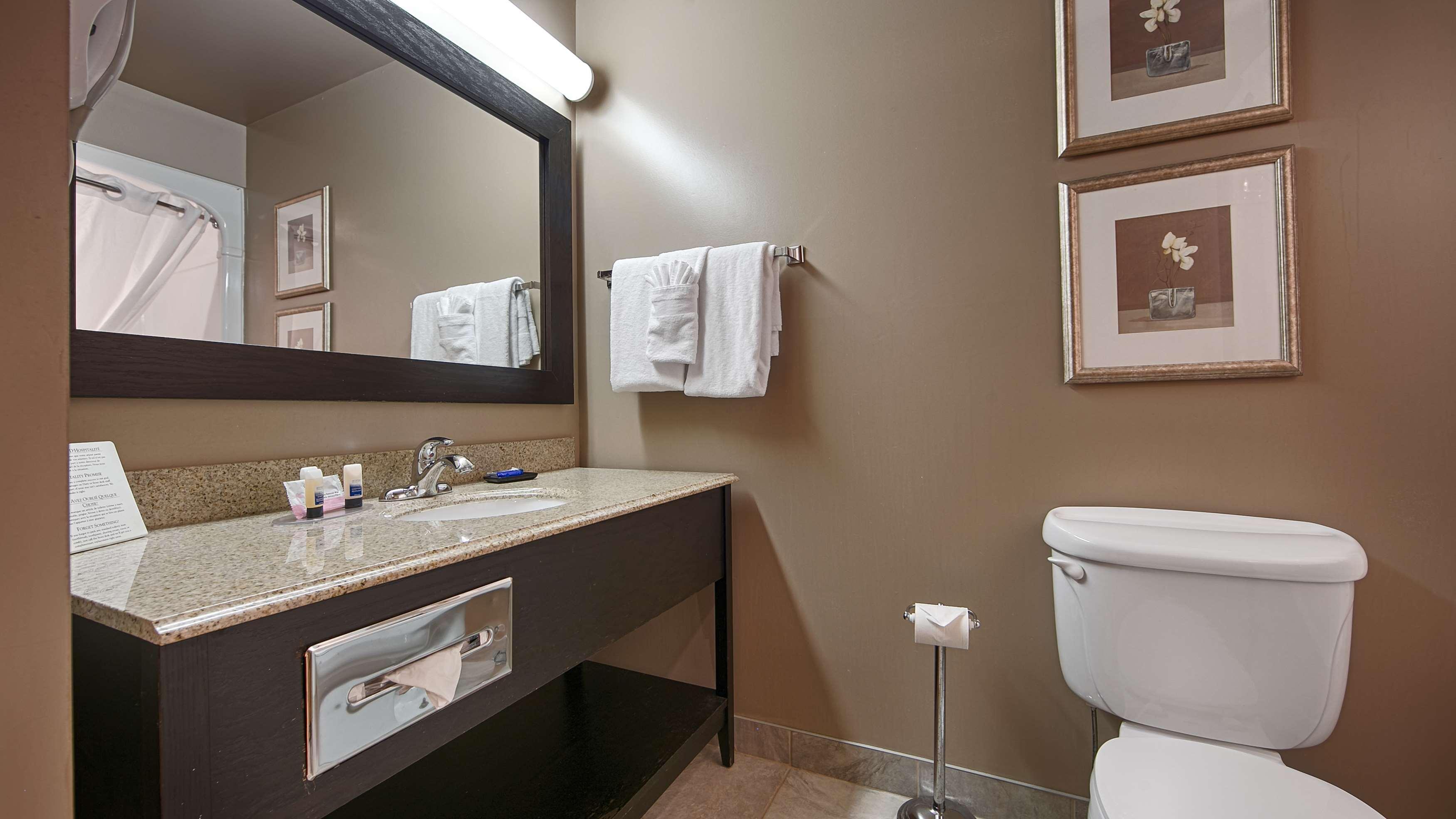 Best Western Plus Moncton Hotel Bagian luar foto