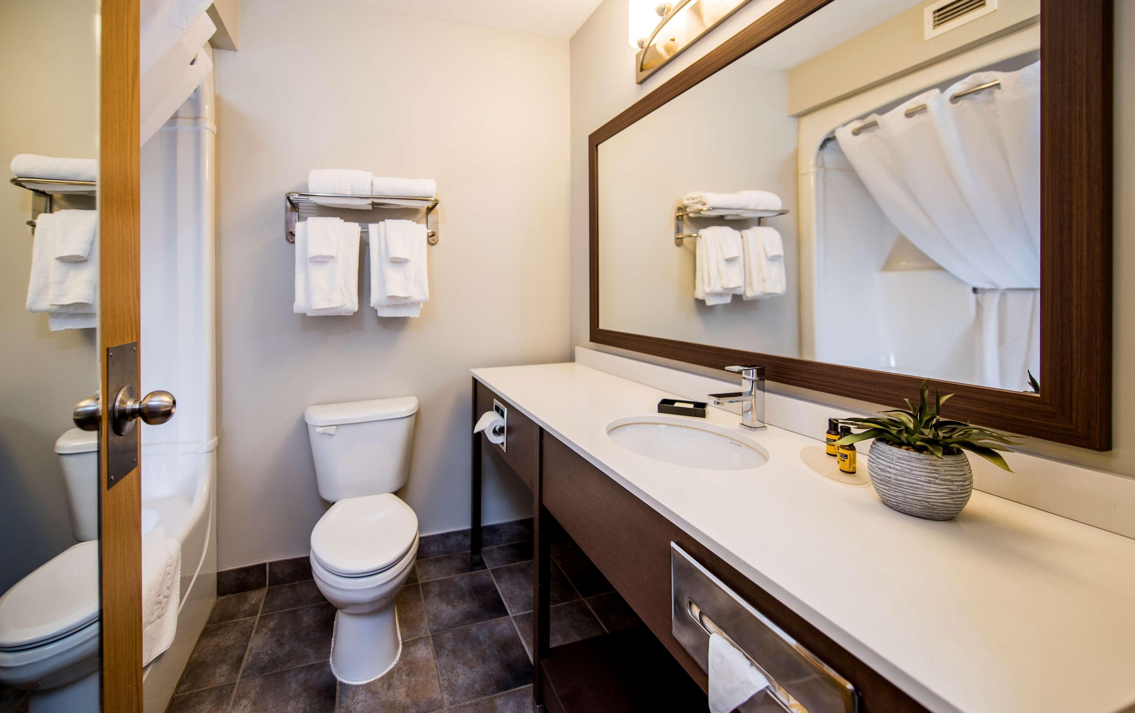 Best Western Plus Moncton Hotel Bagian luar foto