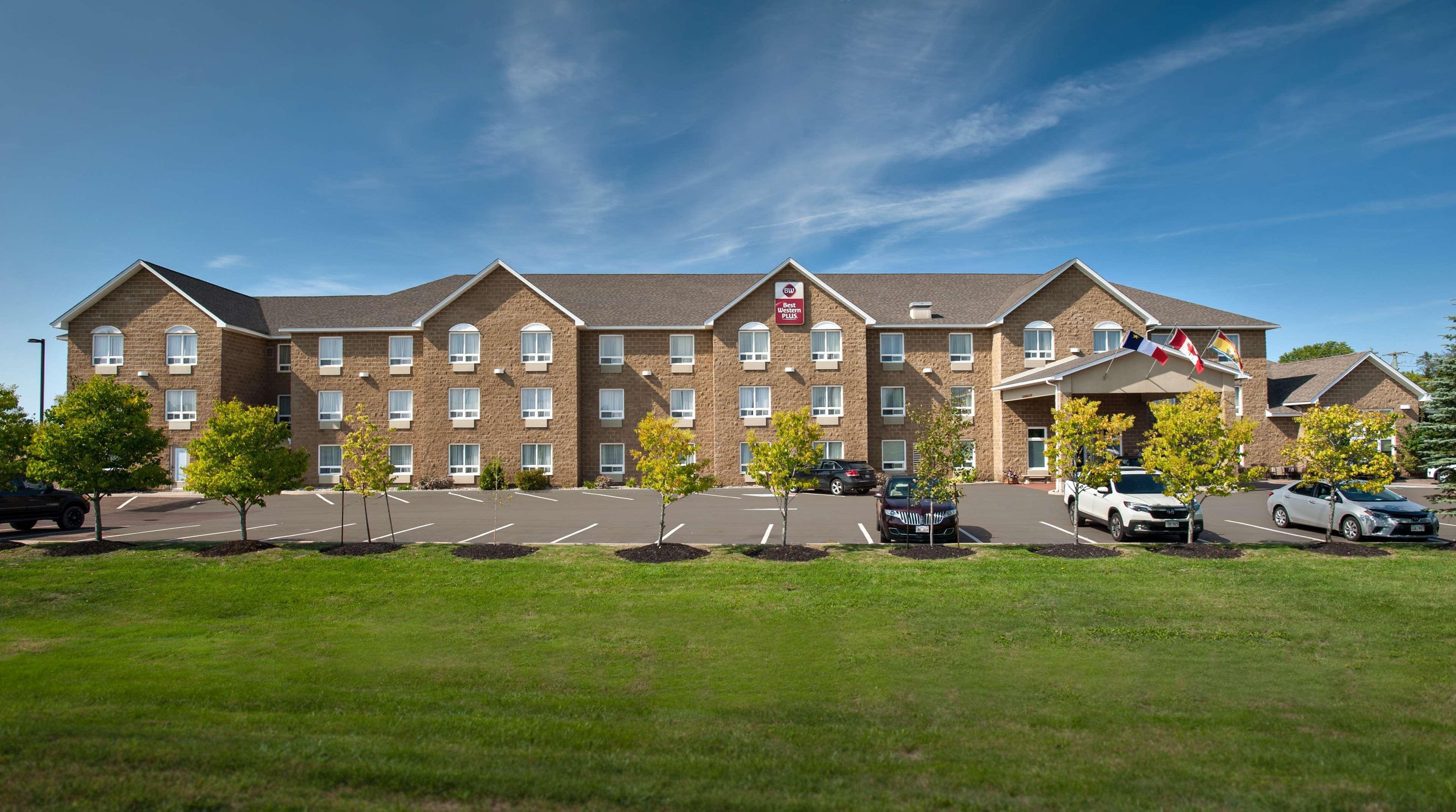 Best Western Plus Moncton Hotel Bagian luar foto