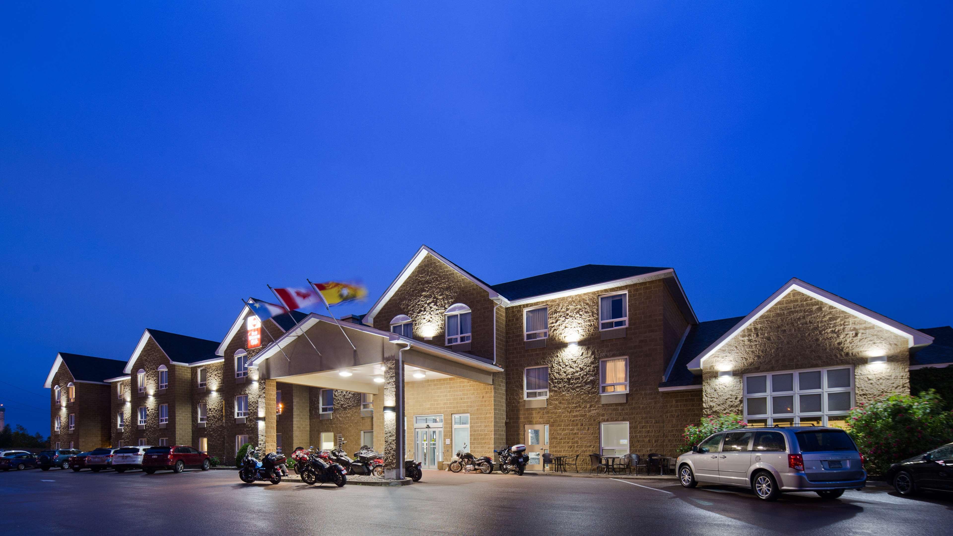 Best Western Plus Moncton Hotel Bagian luar foto